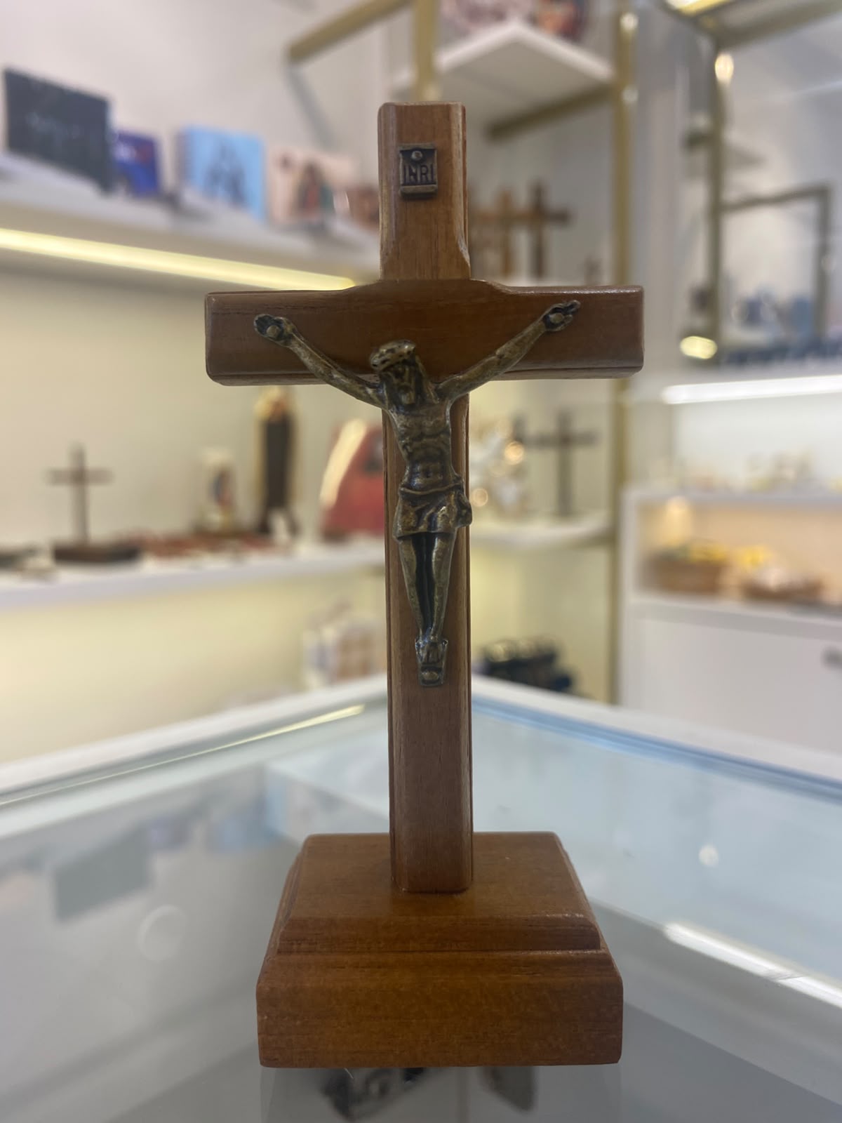 CRUCIFIXO MADEIRA TRADICIONAL 9CM MESA